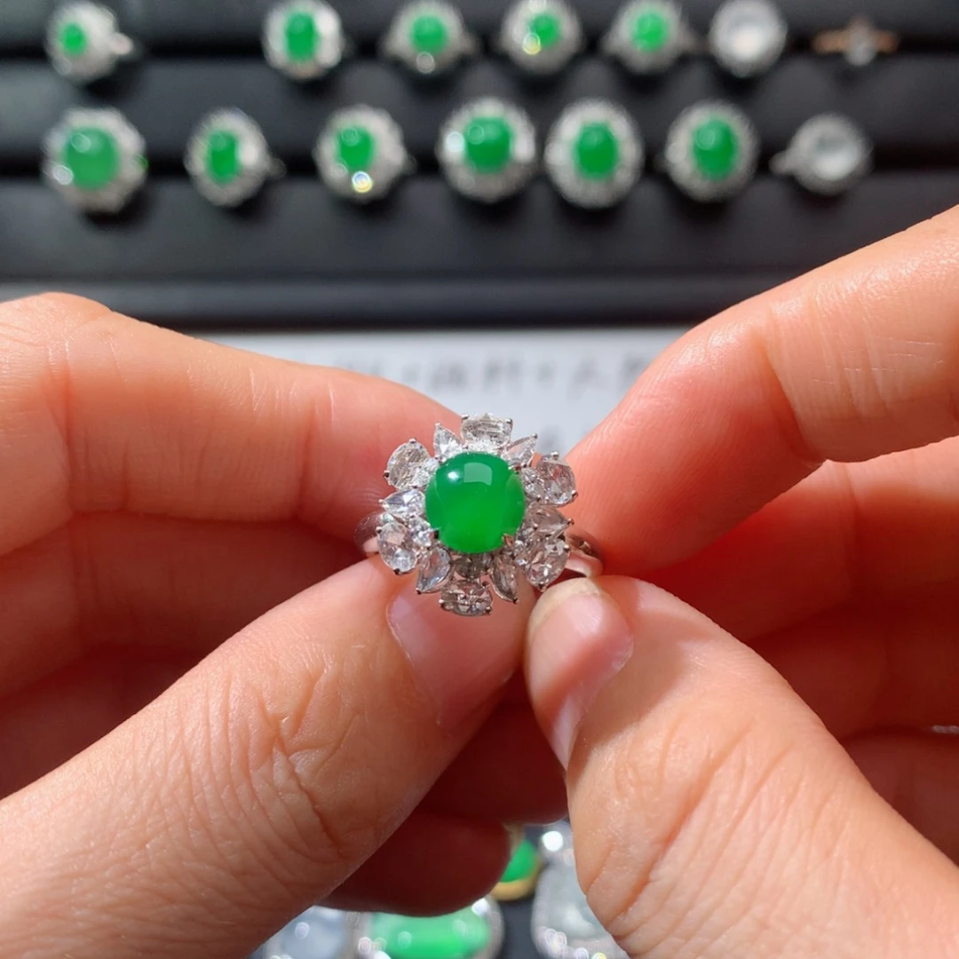 18K金镶嵌戒指翡翠