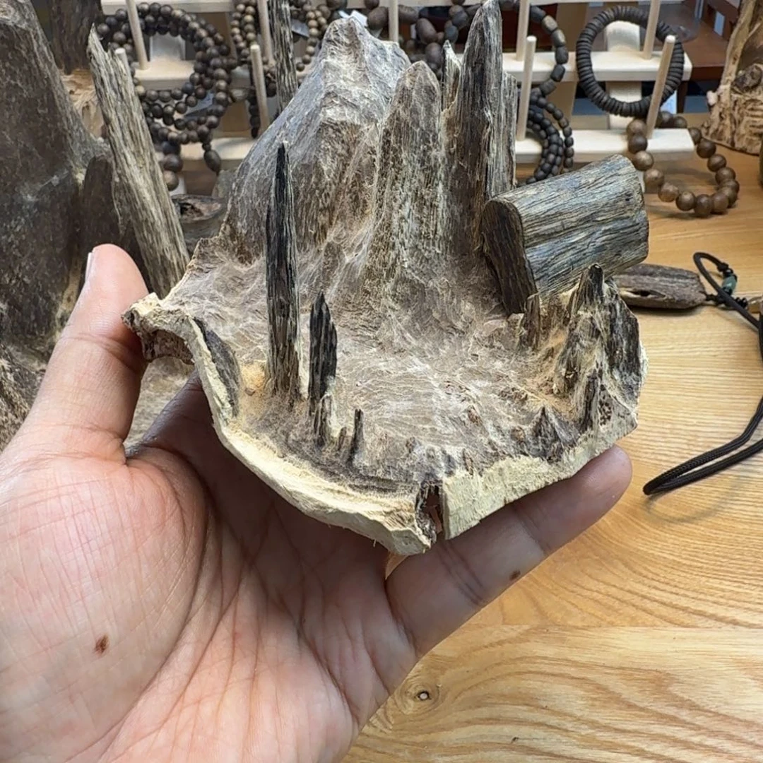 收***界香料广东国香系沉香摆件32克+8克奇楠无事牌