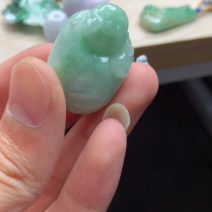 翡翠未镶嵌颈饰吊坠