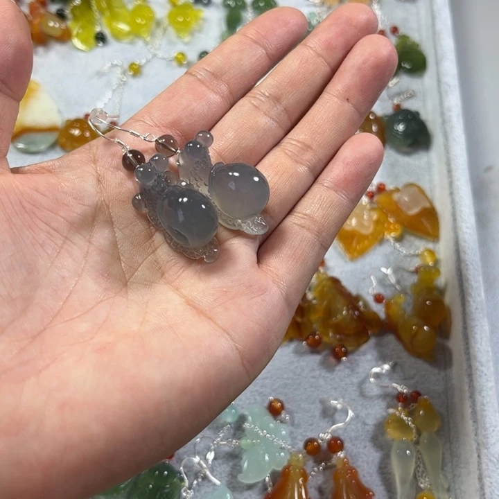 蛇纹石玉合金耳饰