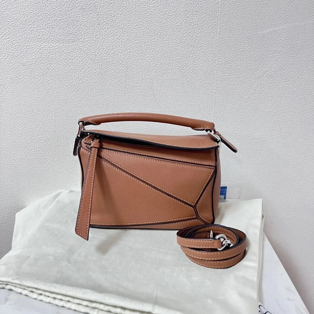 99新 LOEWE/罗意威 罗意威焦糖色mini puzzle斜挎包 25090104-06