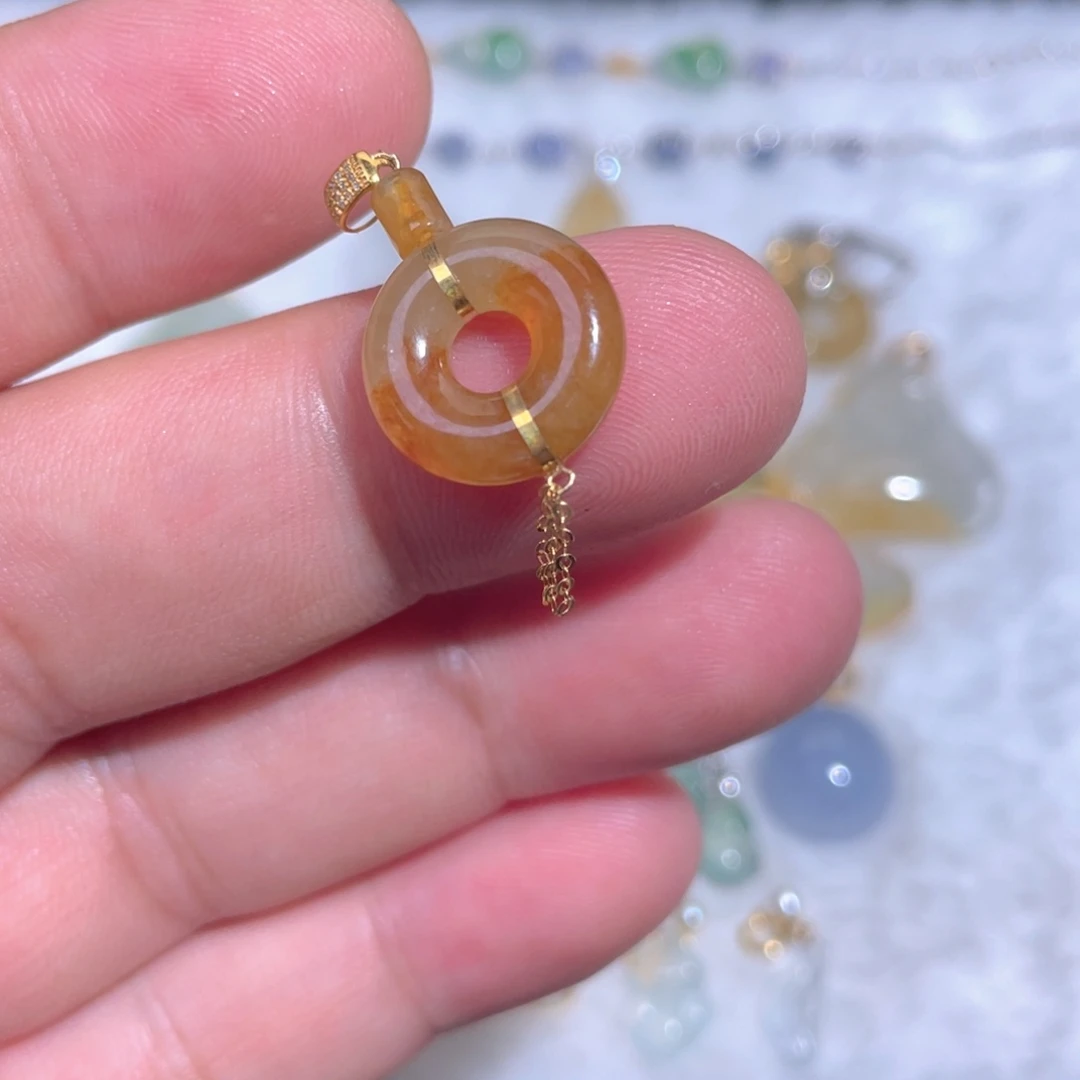 翡翠18K金镶嵌颈饰