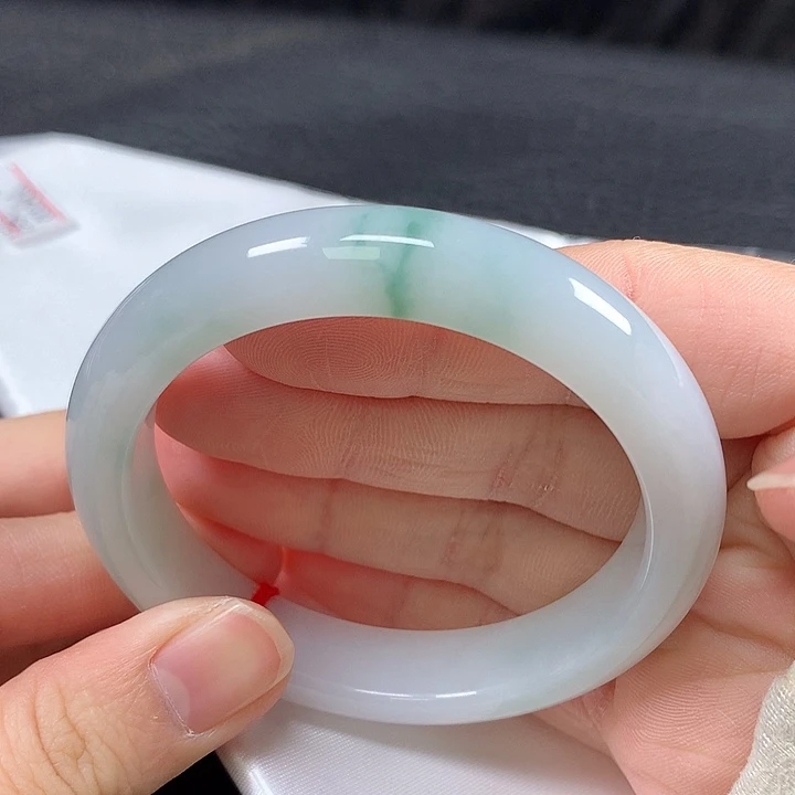 翡翠未镶嵌手镯