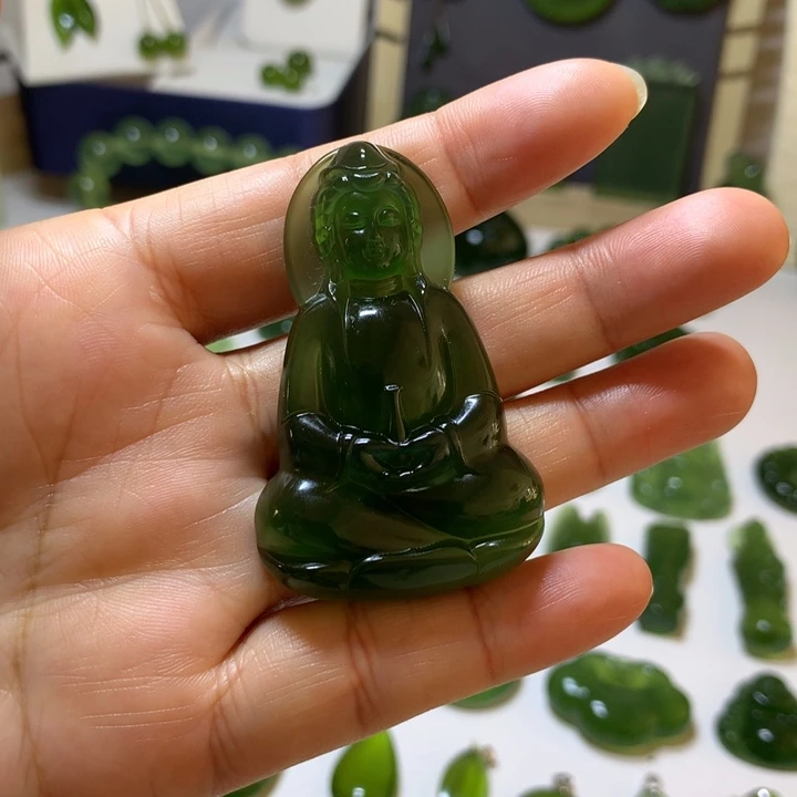 岫玉未镶嵌颈饰吊坠