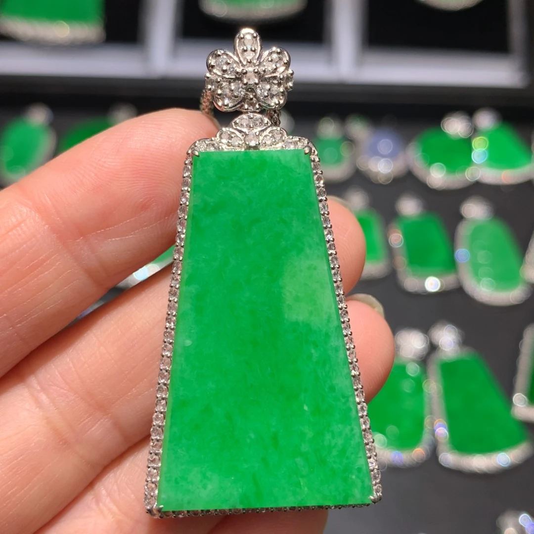 翡翠颈饰18K金镶嵌翡翠