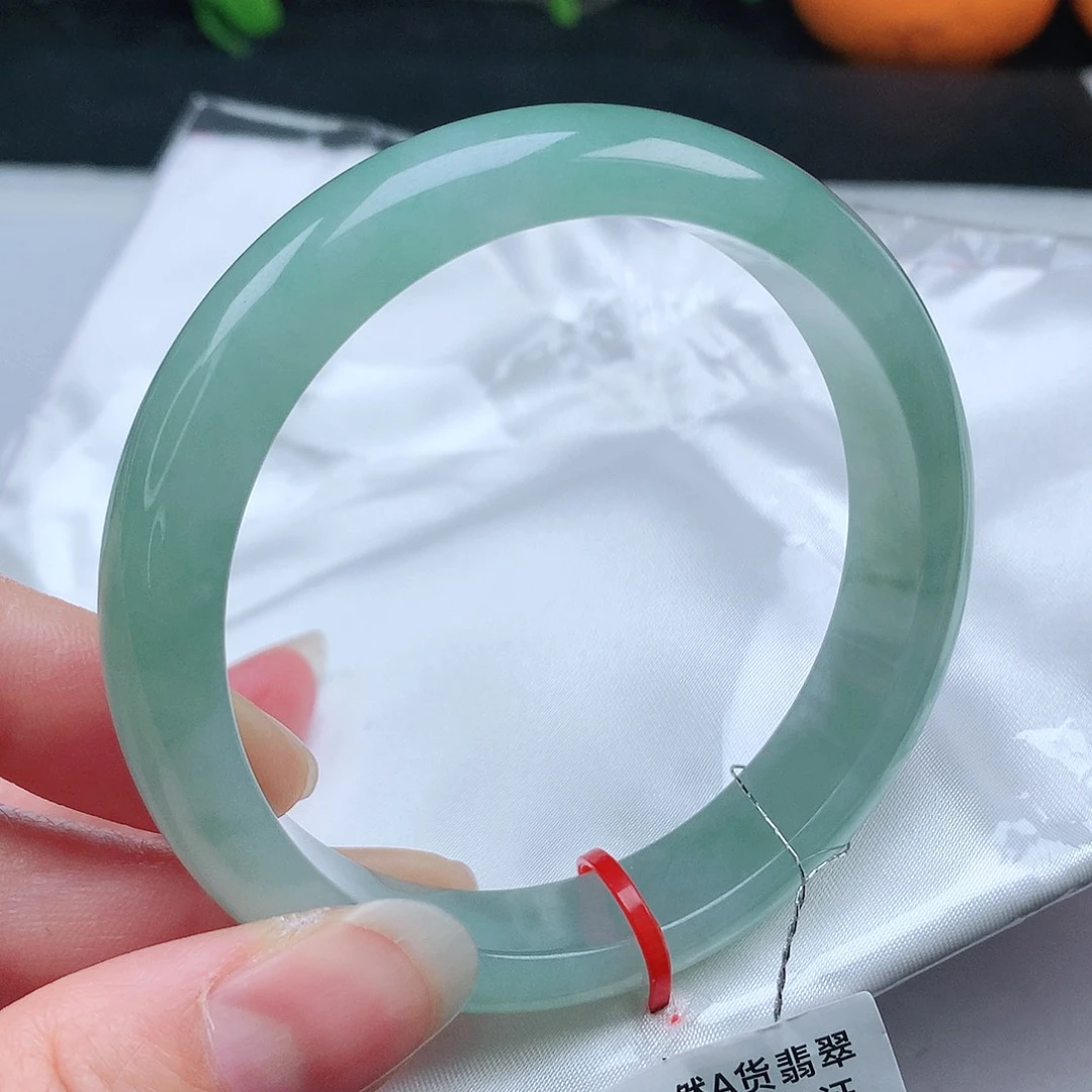 翡翠手镯未镶嵌59圈