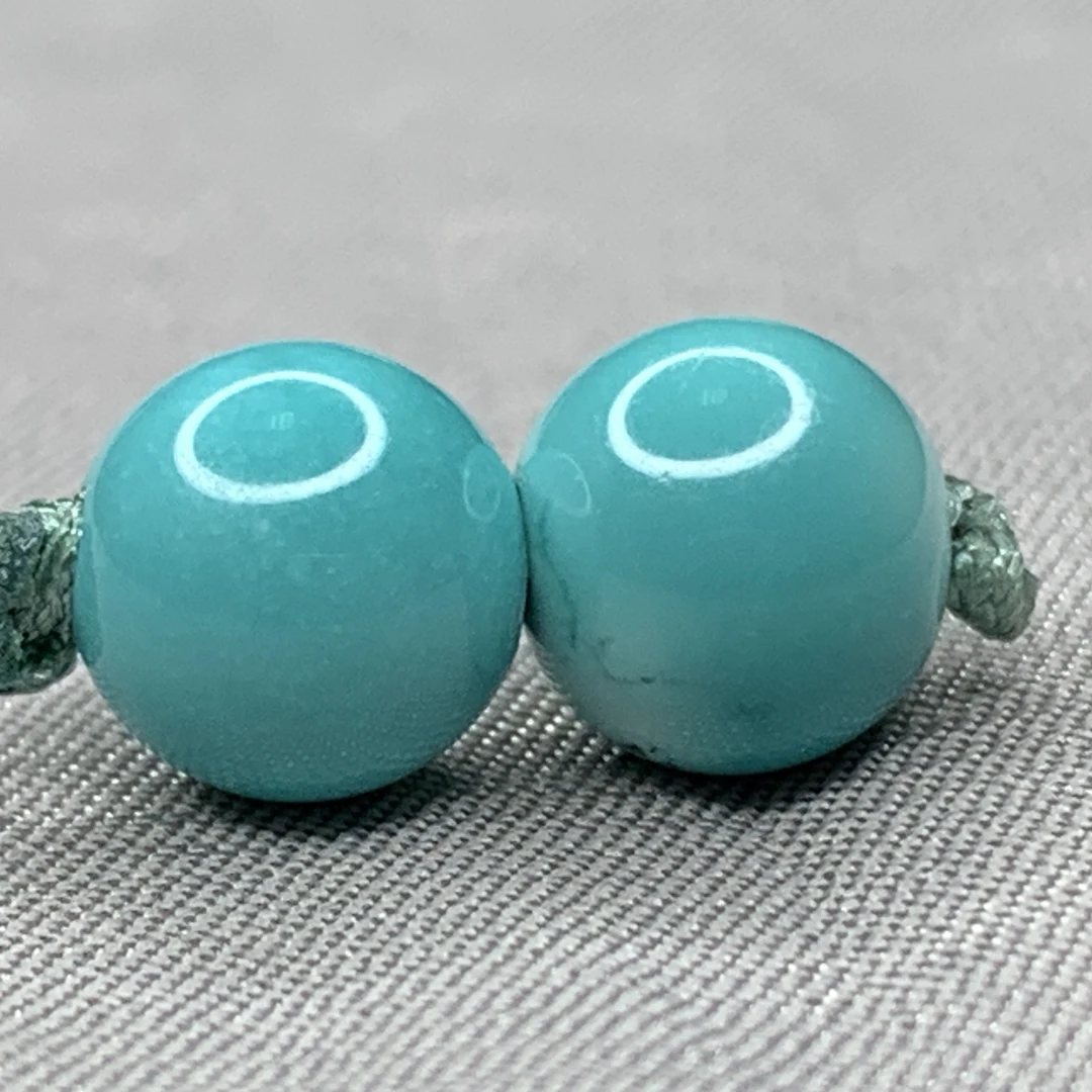 原矿绿松石对圆珠，直径7.7mm重1.25克