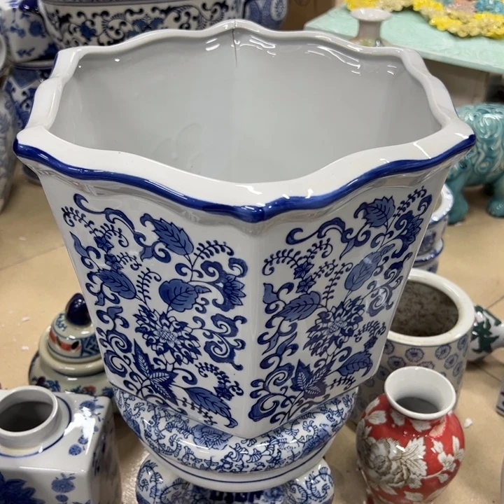 瓷片微瑕陶瓶。。。。。。。。。。。。。