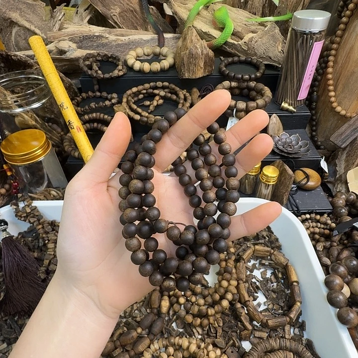 l***7沉香沉香碎屑海南乌身白棋0.8大38克➕沉香碎屑多样性