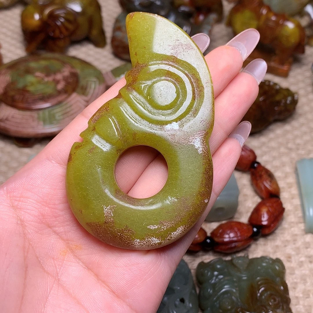 蛇纹石玉未镶嵌颈饰