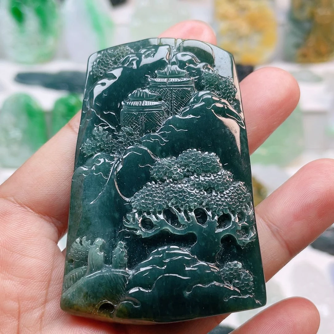 翡翠颈饰未镶嵌山水