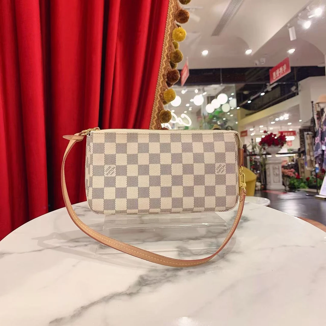 95新 LouisVuitton/路易威登 大麻将白色棋盘格芯片款/66329911