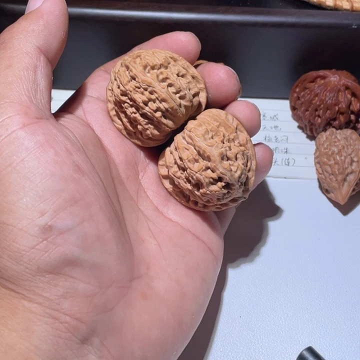 .***文玩核桃吊坠白狮子