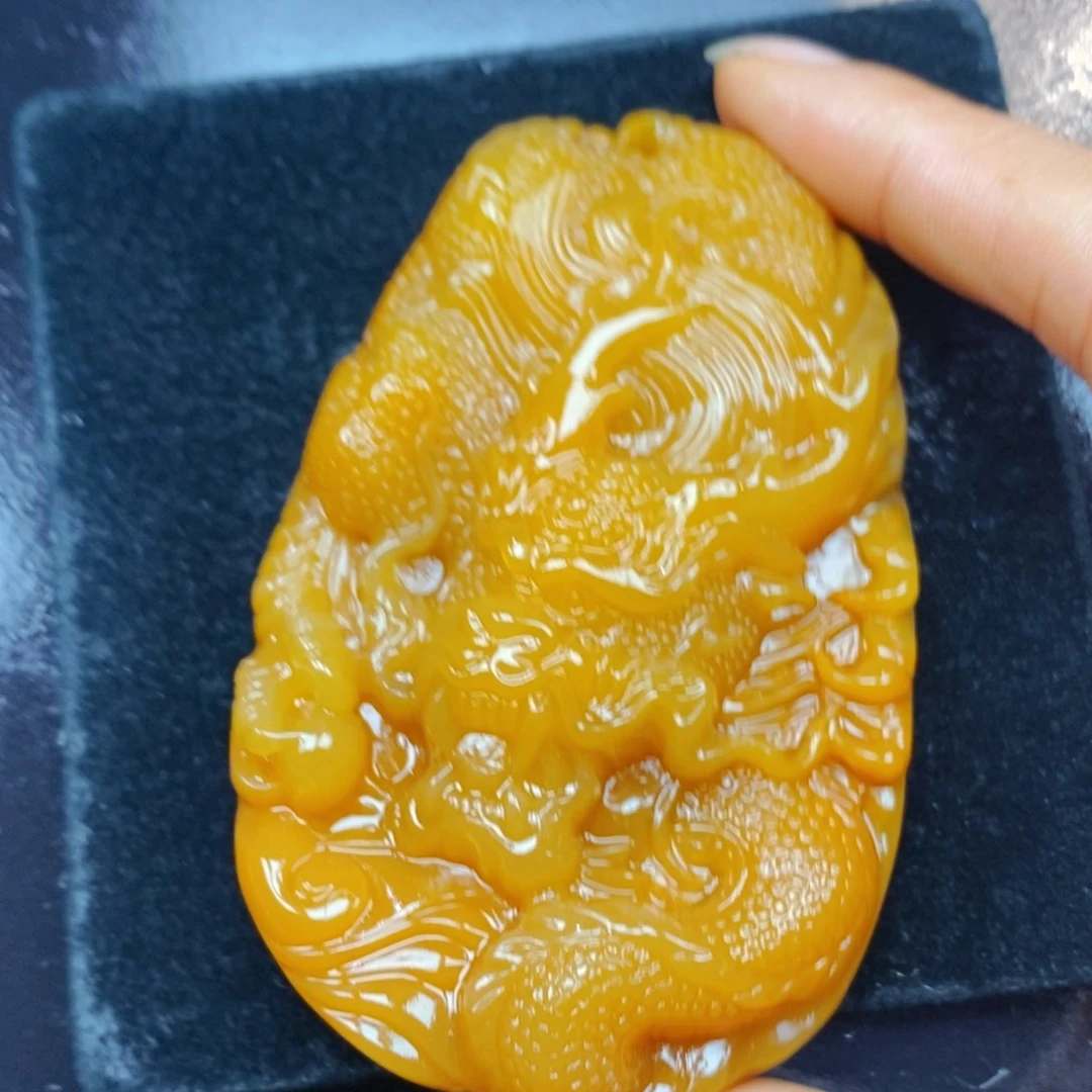 未镶嵌石英质玉（黄龙玉）颈饰