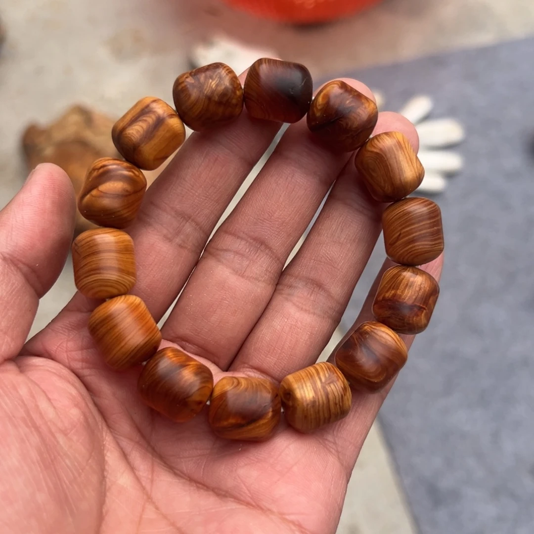 柏木（崖柏）太行瑕疵黑油桶珠老型