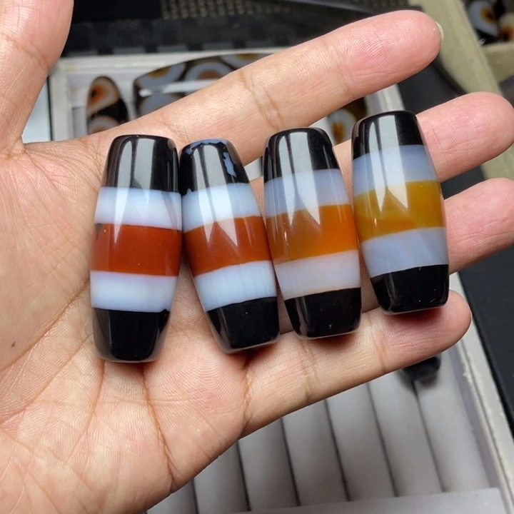 行***水玛瑙/玉髓未镶嵌颈饰四个