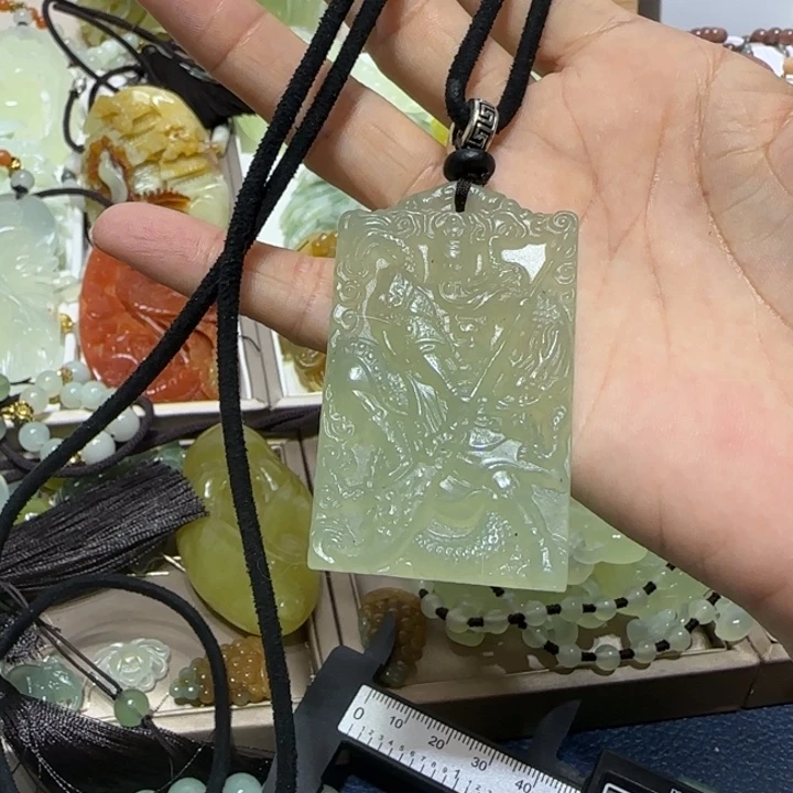 蛇纹石玉吊坠未镶嵌