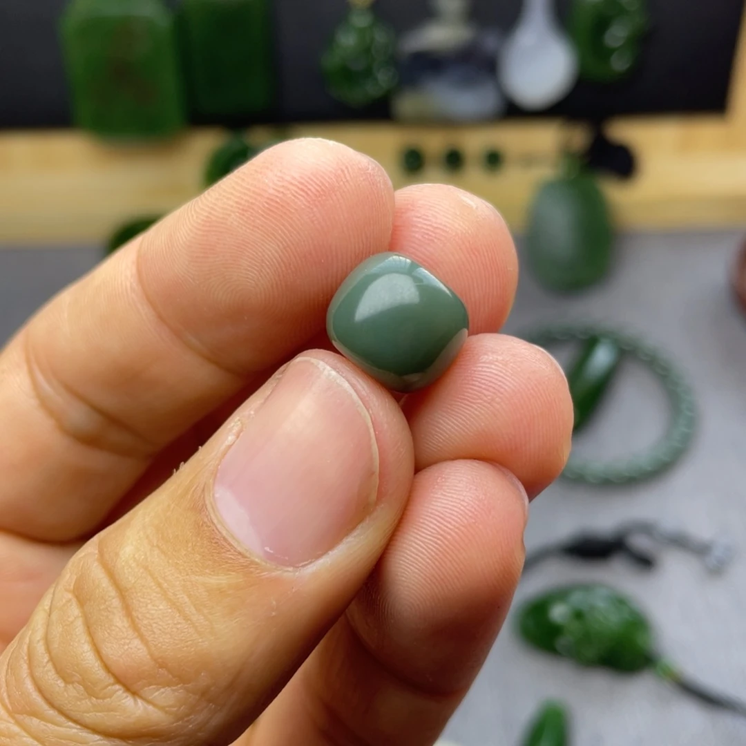 和田玉挂件未镶嵌墨*