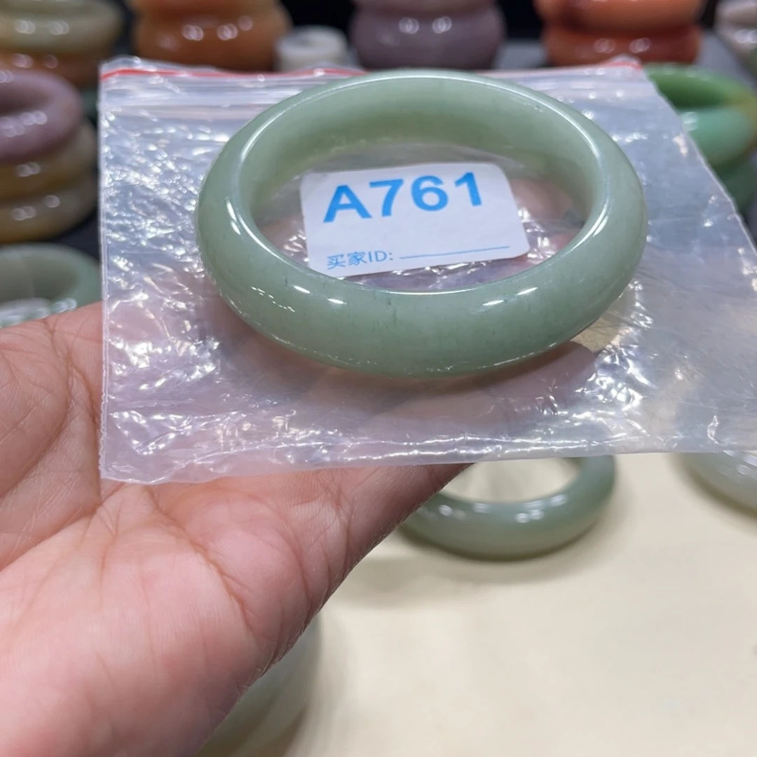 未镶嵌手镯石英岩玉