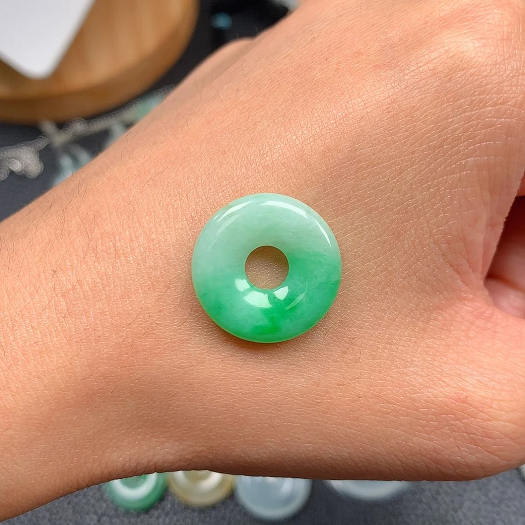 吊坠(赠链)未镶嵌翡翠