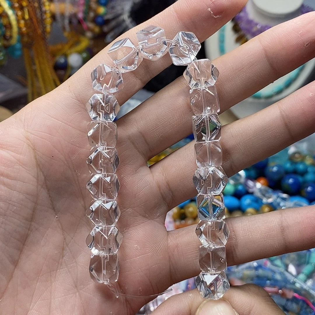 以***七石英质玉未镶嵌，自选半条，