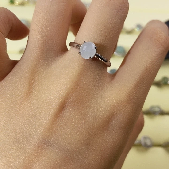 翡翠未镶嵌颈饰戒指