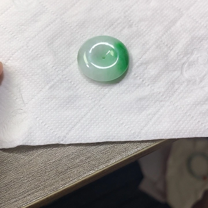 翡翠未镶嵌颈饰平安扣