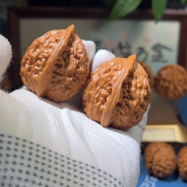 文玩核桃吊坠大红袍