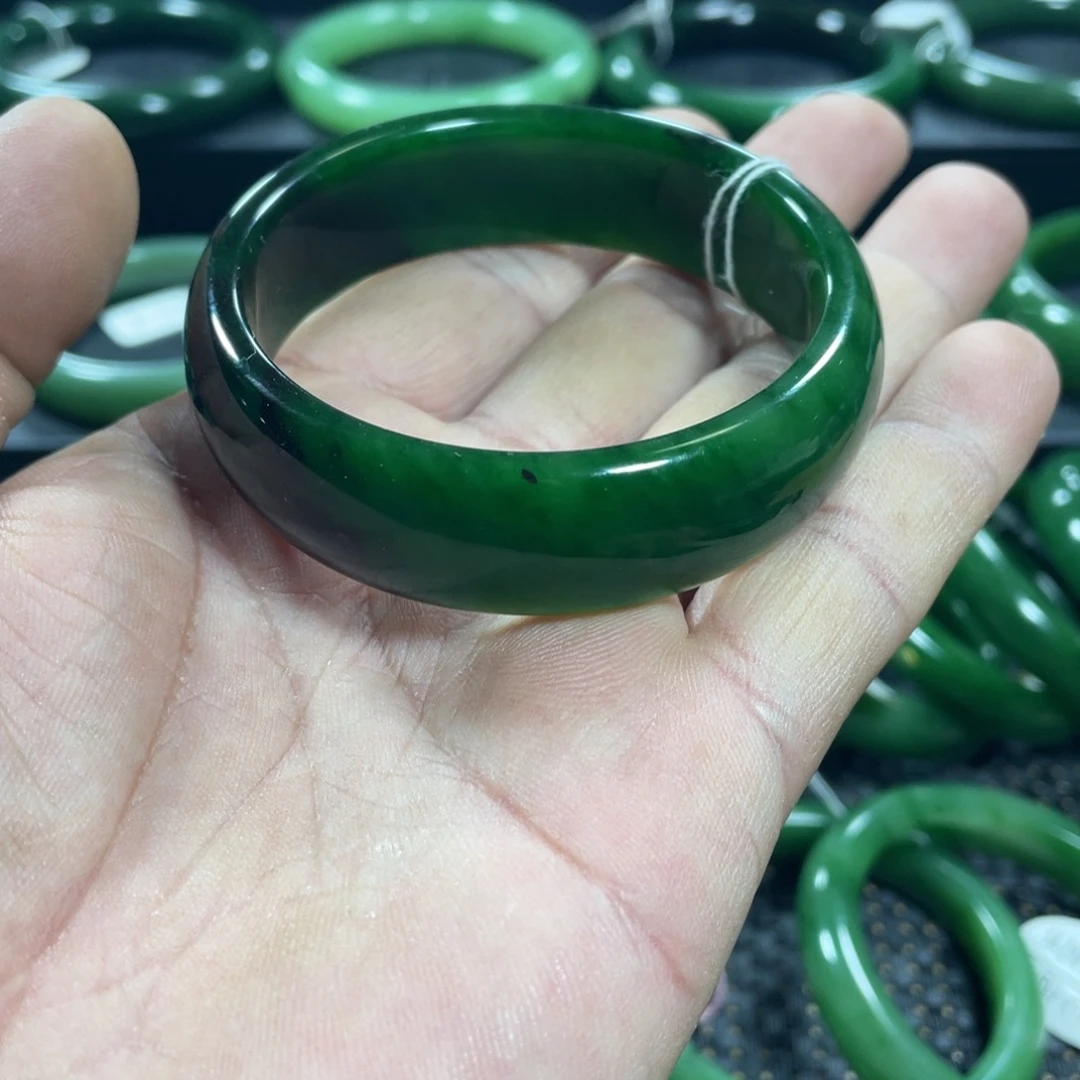 和田玉（碧玉）未镶嵌手镯