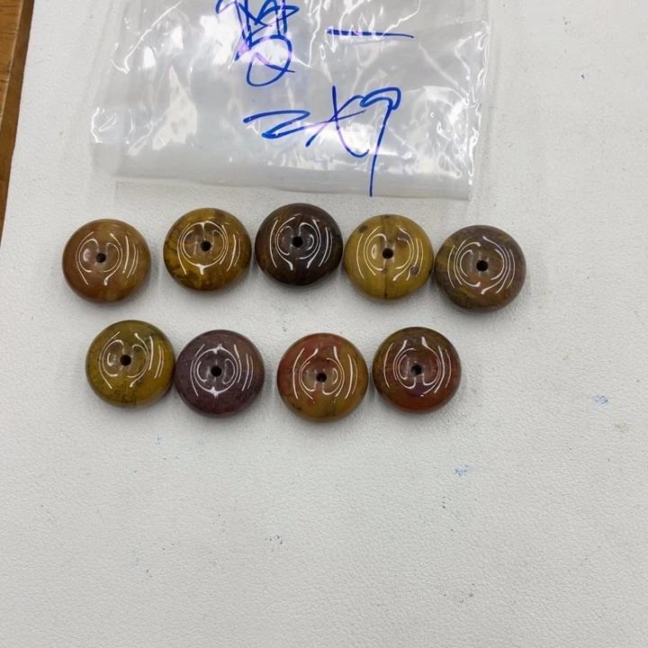 1***一颈饰合金硅化珊瑚（珊瑚玉）