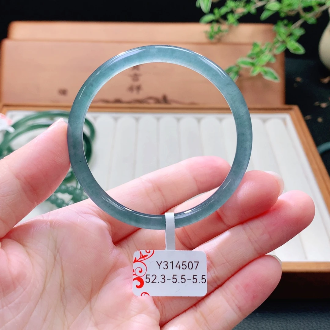 翡翠未镶嵌手镯（圆镯）