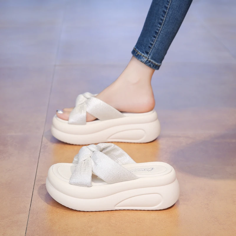 小码凉拖鞋女夏外穿2025新款时尚百搭厚底增高软底轻便小个子高跟