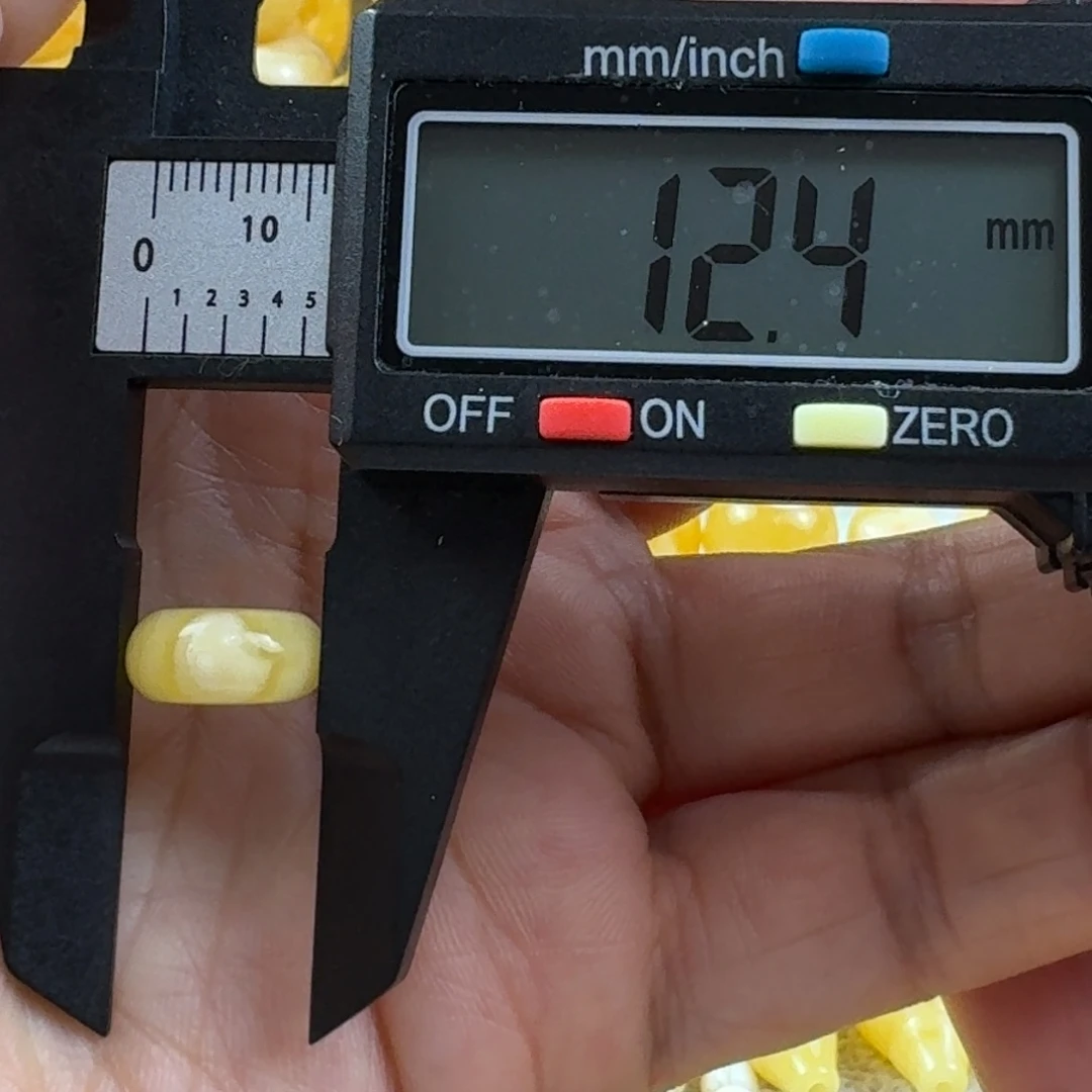 蜜蜡未镶嵌裸石40杂