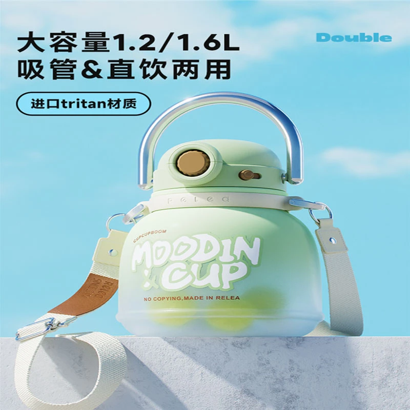 日本大容量吸管水杯女生高颜值夏季2024新款吨桶拎拎壶大肚杯