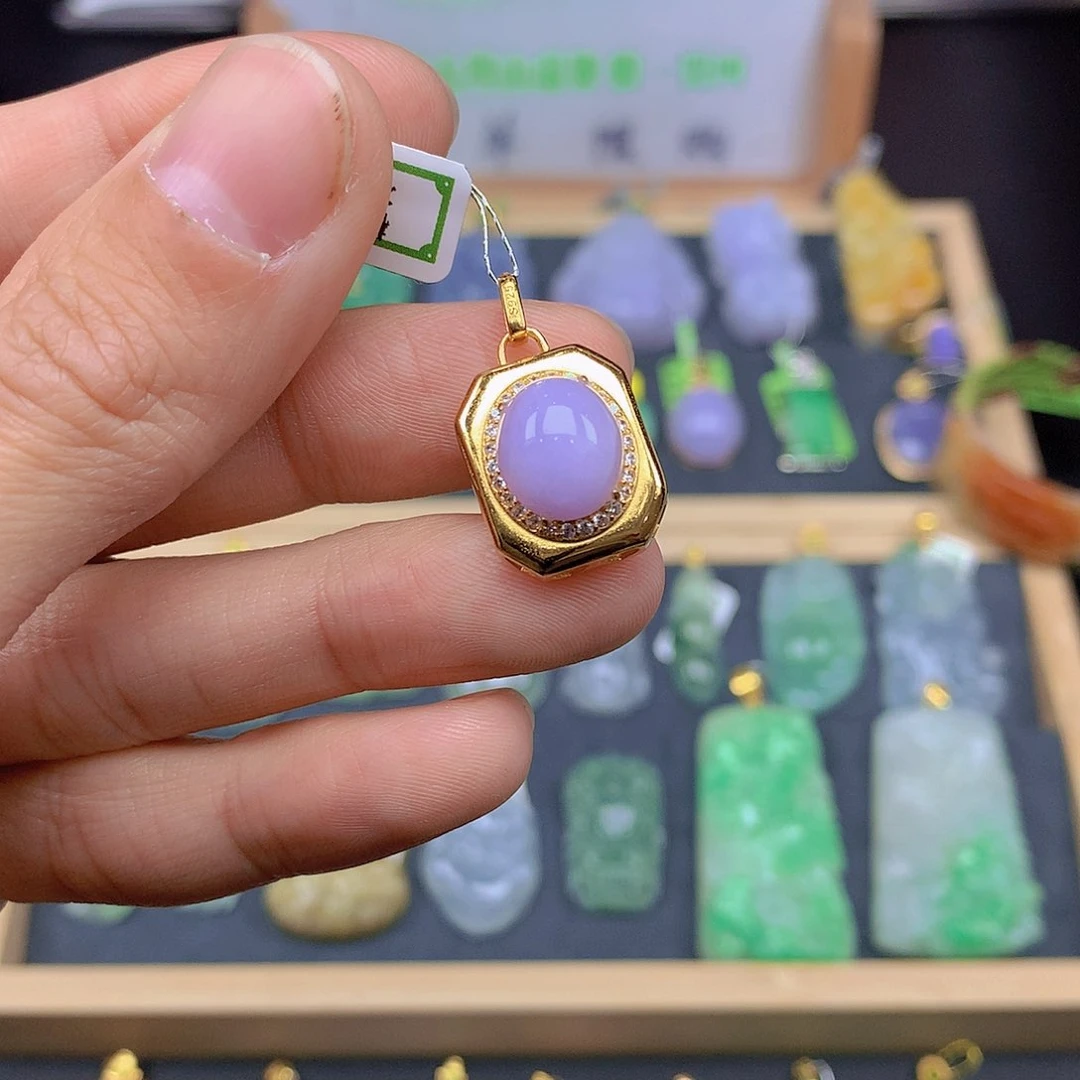 翡翠颈饰未镶嵌翡翠