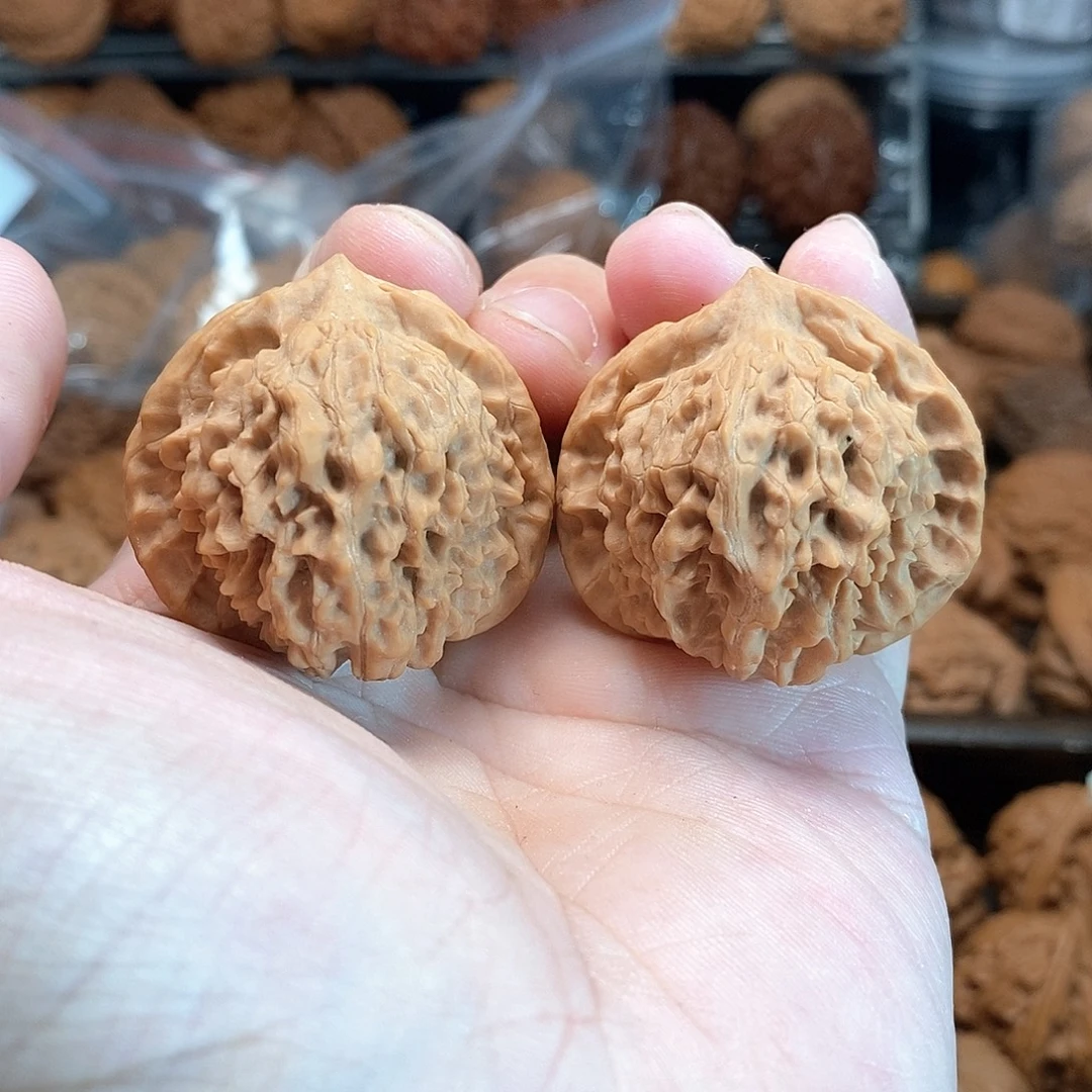 1文玩核桃熔岩元宝39-477