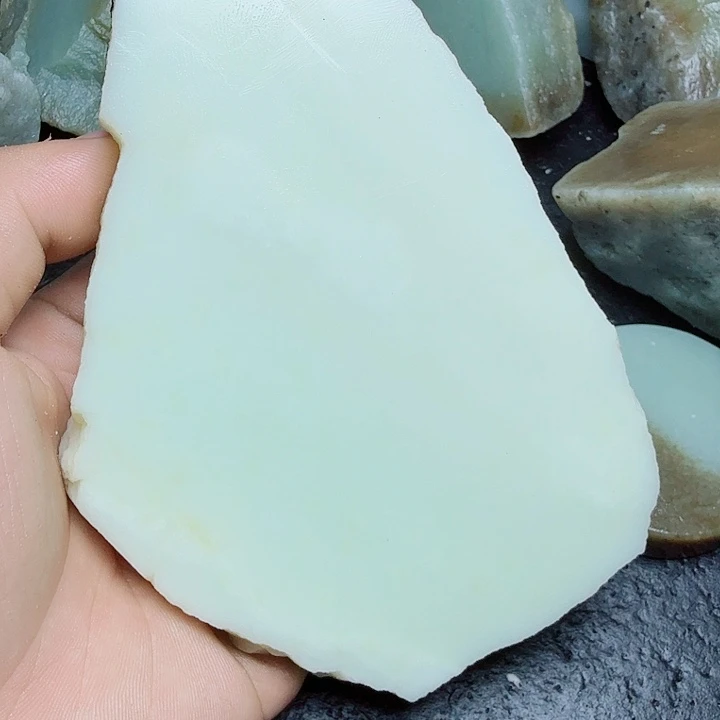耶***耶未镶嵌和田玉（糖玉）珠宝奇石