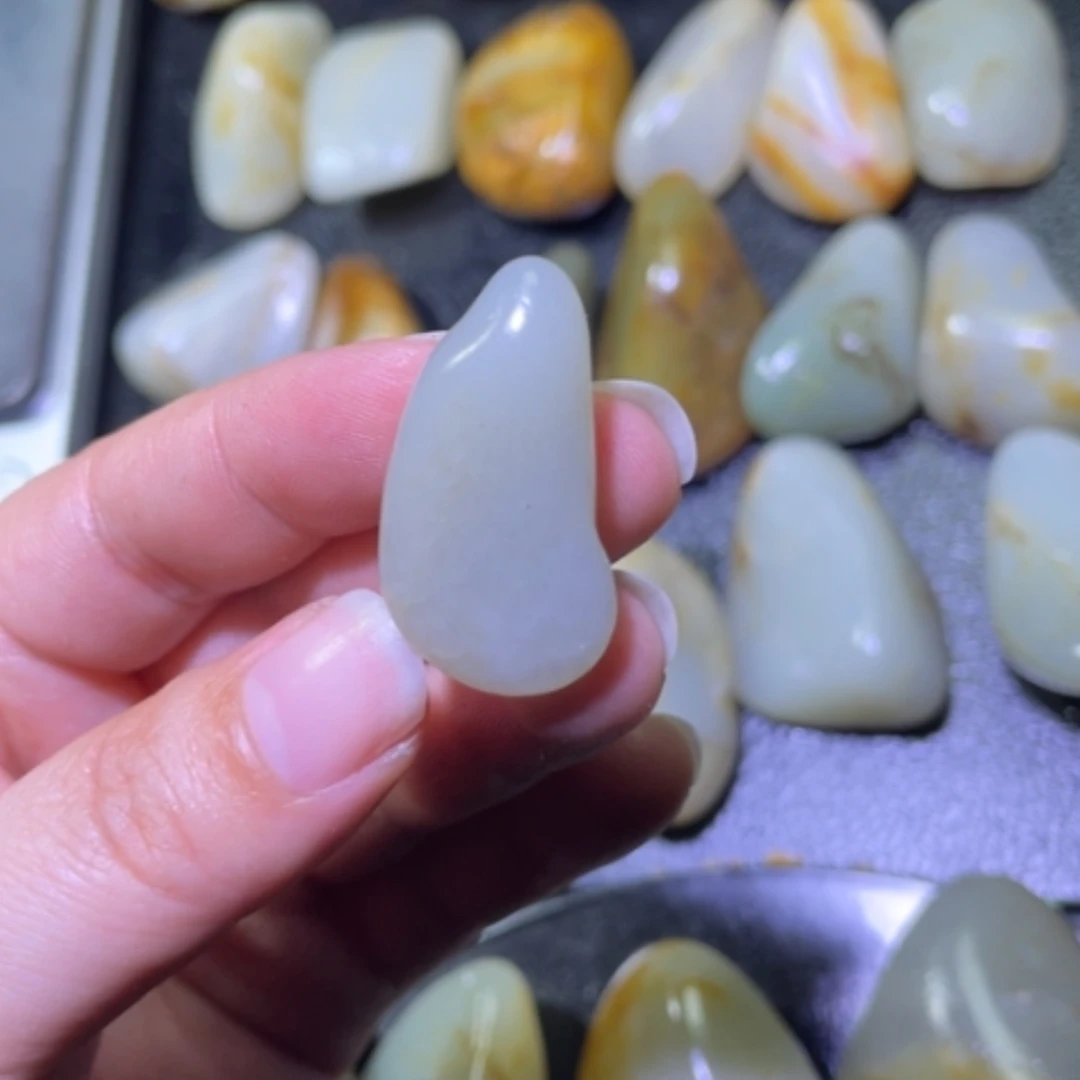 【闪购商品】颈饰未镶嵌和田玉（子料）