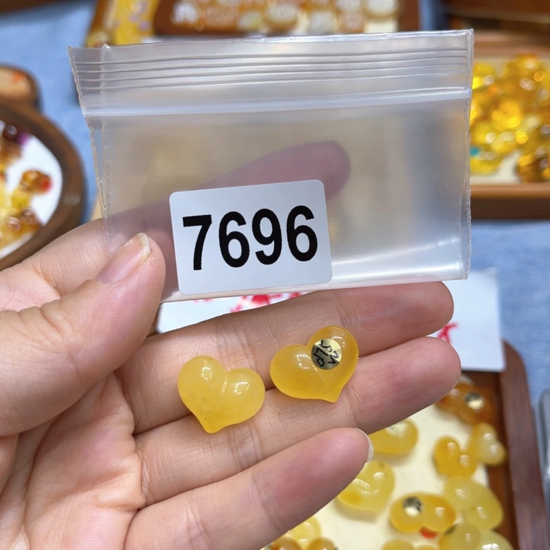 未镶嵌琥珀珠宝奇石