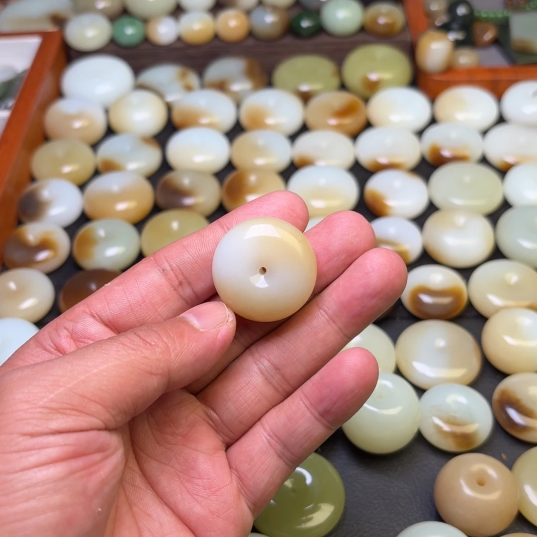 水***和田玉（糖玉）未镶嵌颈饰