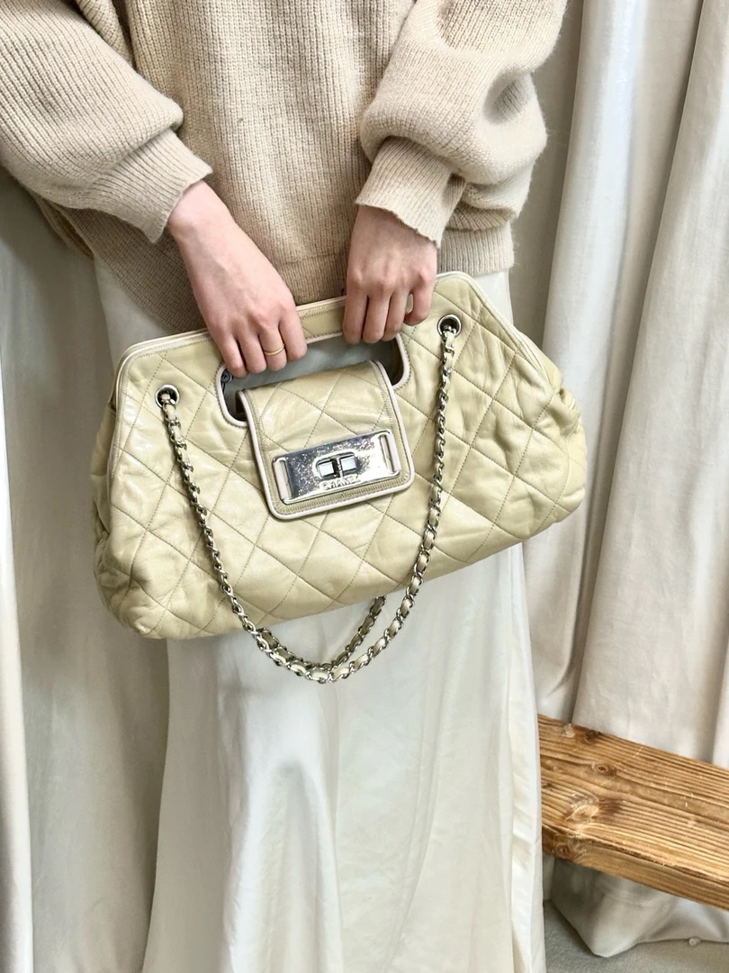 95新 Chanel/香奈儿 chanel 奶茶色2.55扣单肩包
