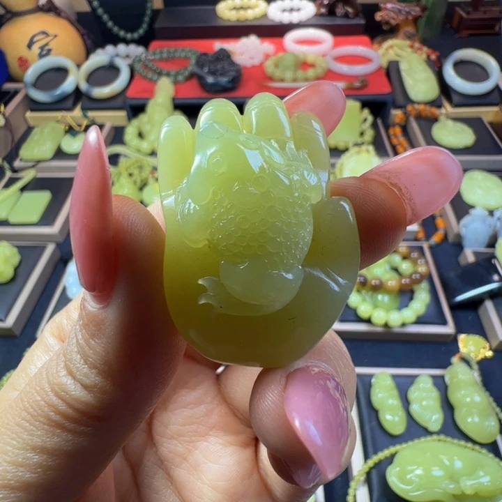 和田玉（黄玉）未镶嵌颈饰