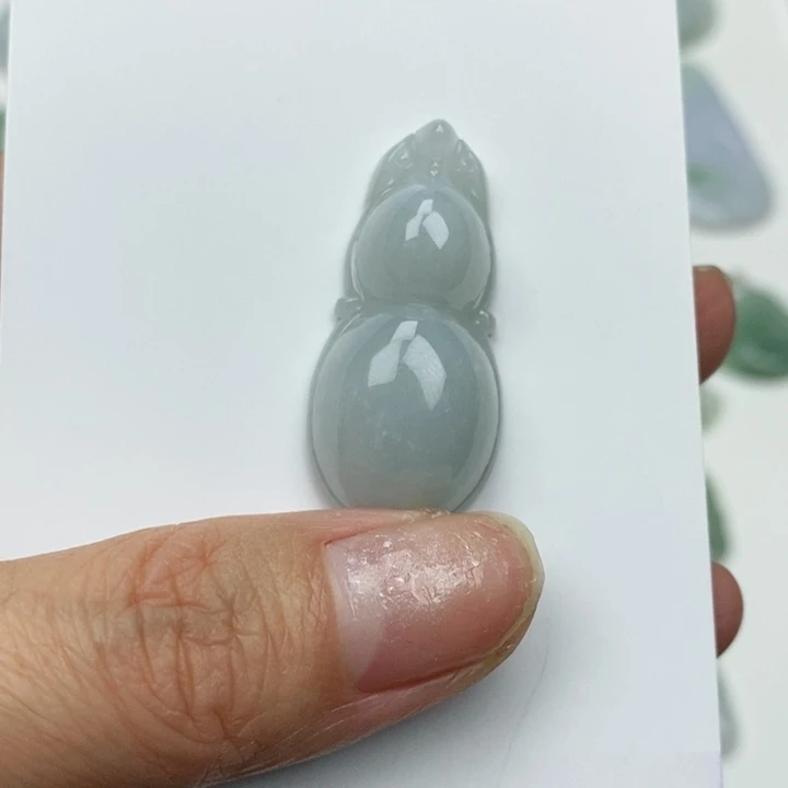 翡翠未镶嵌颈饰葫芦