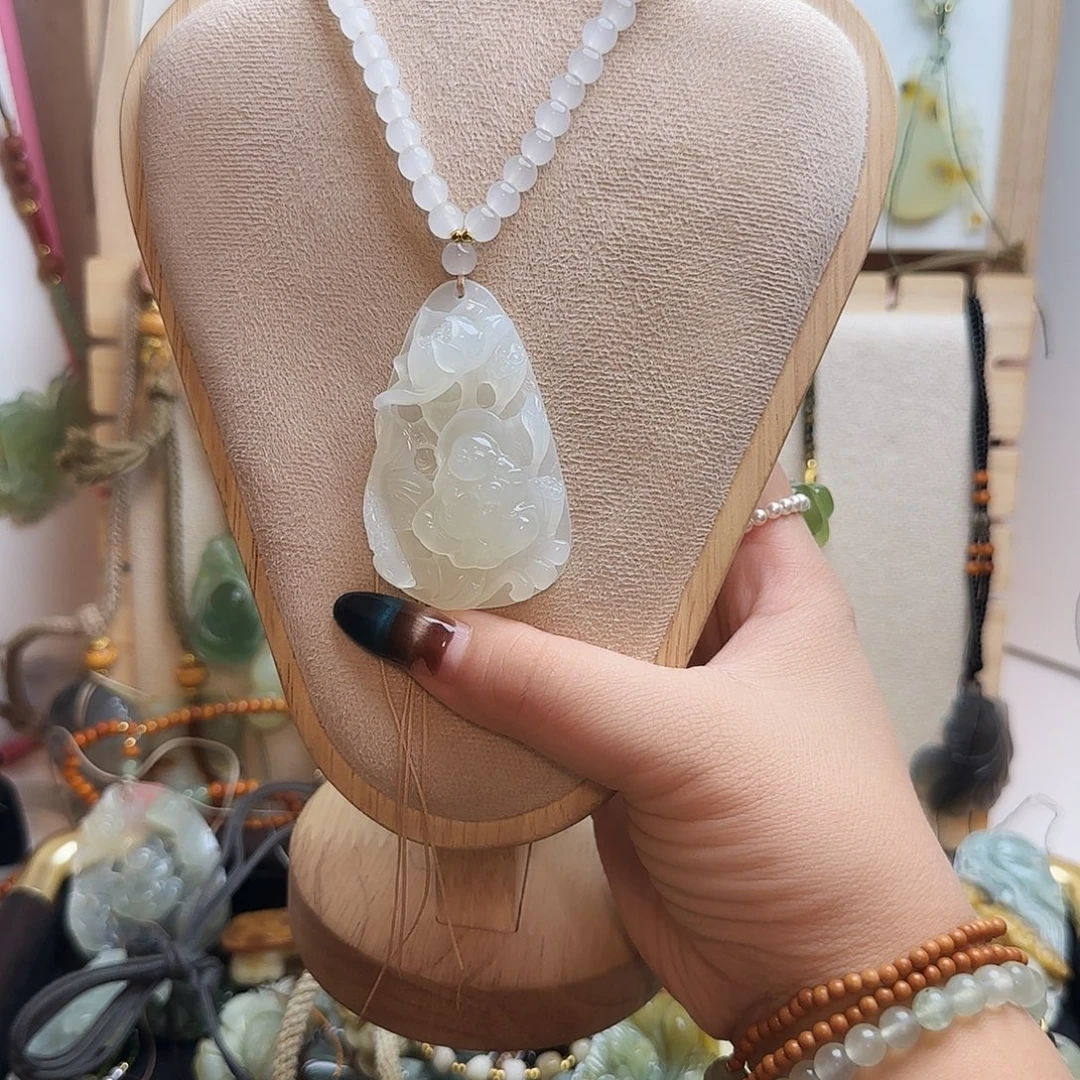 沐***✺蛇纹石玉合金颈饰