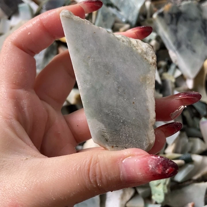 翡翠颈饰未镶嵌天然翡翠