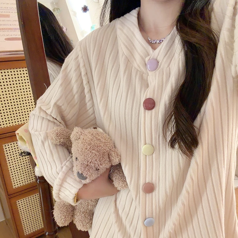 坑条奶皮子彩扣睡衣女德绒秋冬季长袖长裤简约甜美保暖家居服套装