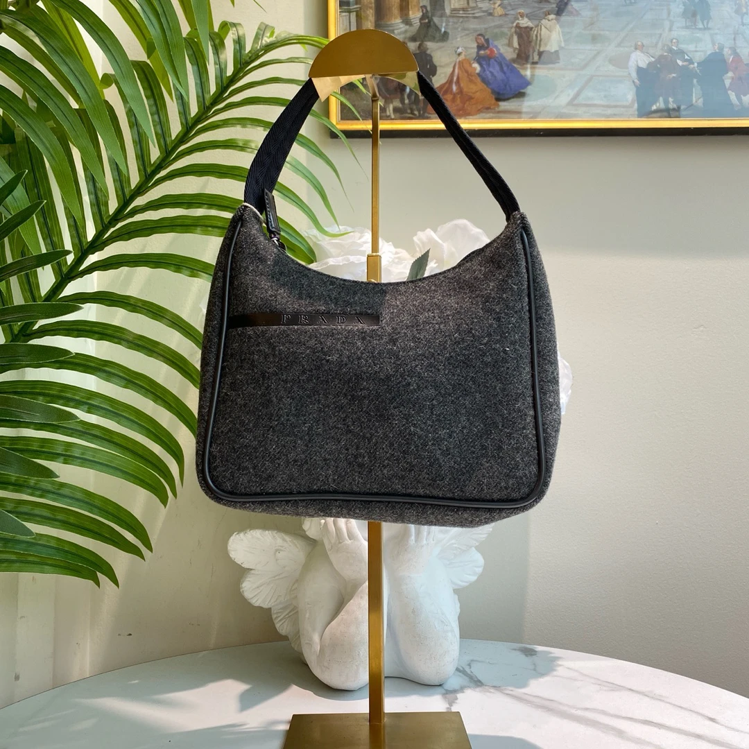 95新 Prada/普拉达 多宝二奢/94894/毛呢hobo
