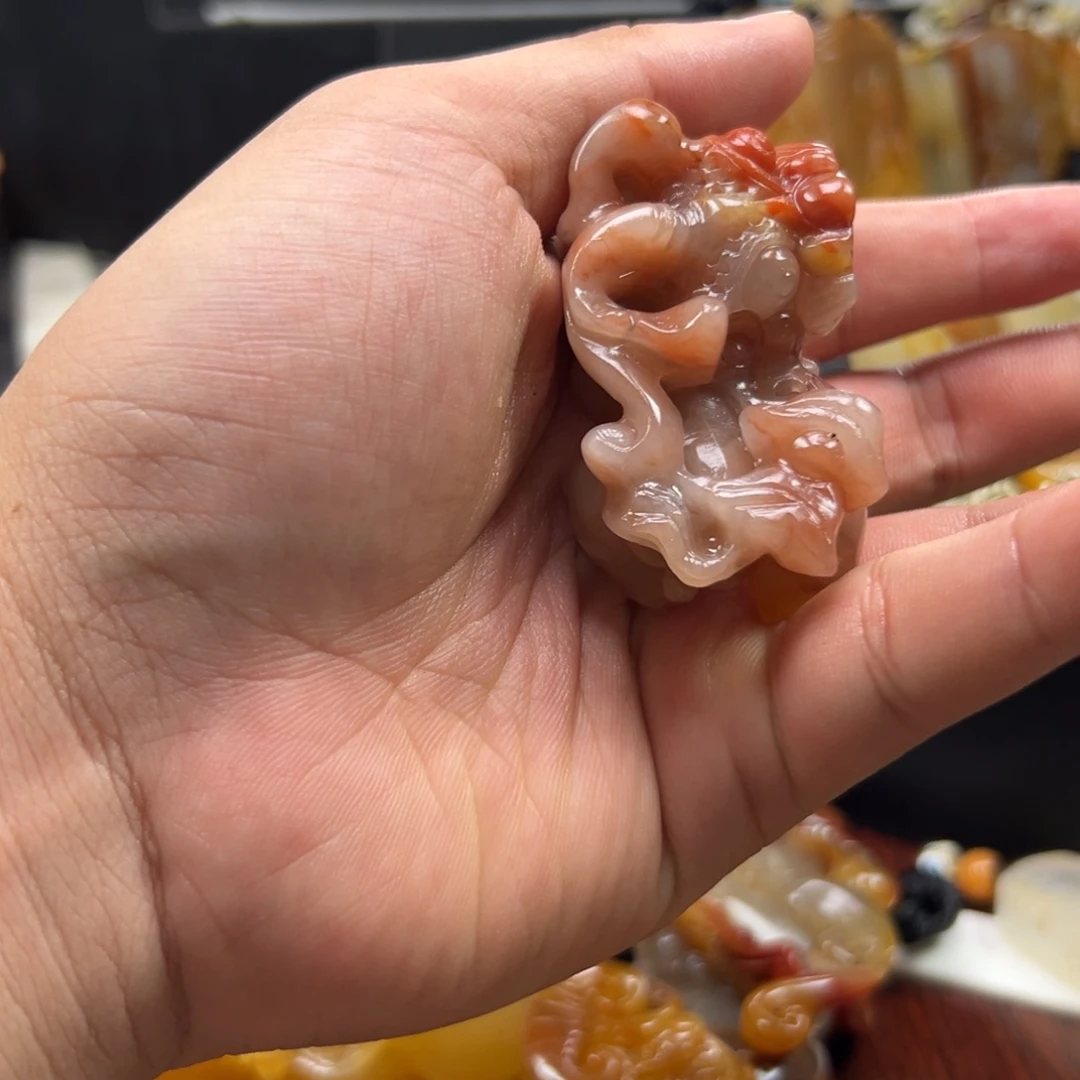 未镶嵌石英质玉（黄龙玉）多样性发货，发其一