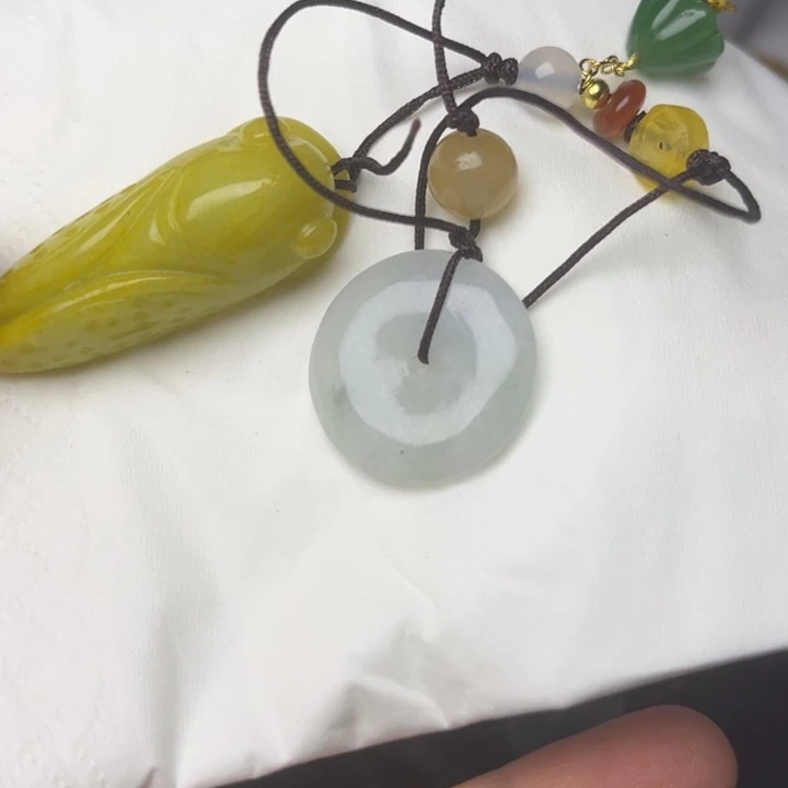 翡翠未镶嵌颈饰挂件