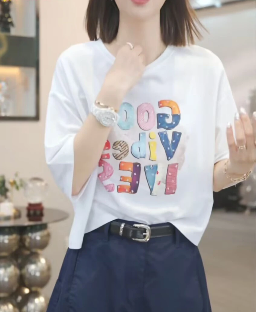 2025夏季短袖休闲风宽松透气超短上衣轻奢印花设计感T恤